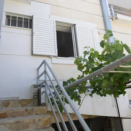 Pano Daire Qeparo